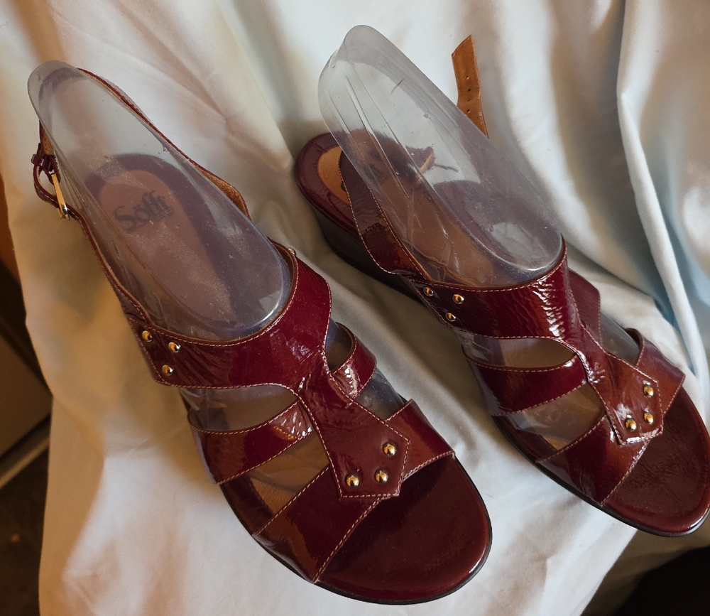Sofft Women's Burgundy Sandals